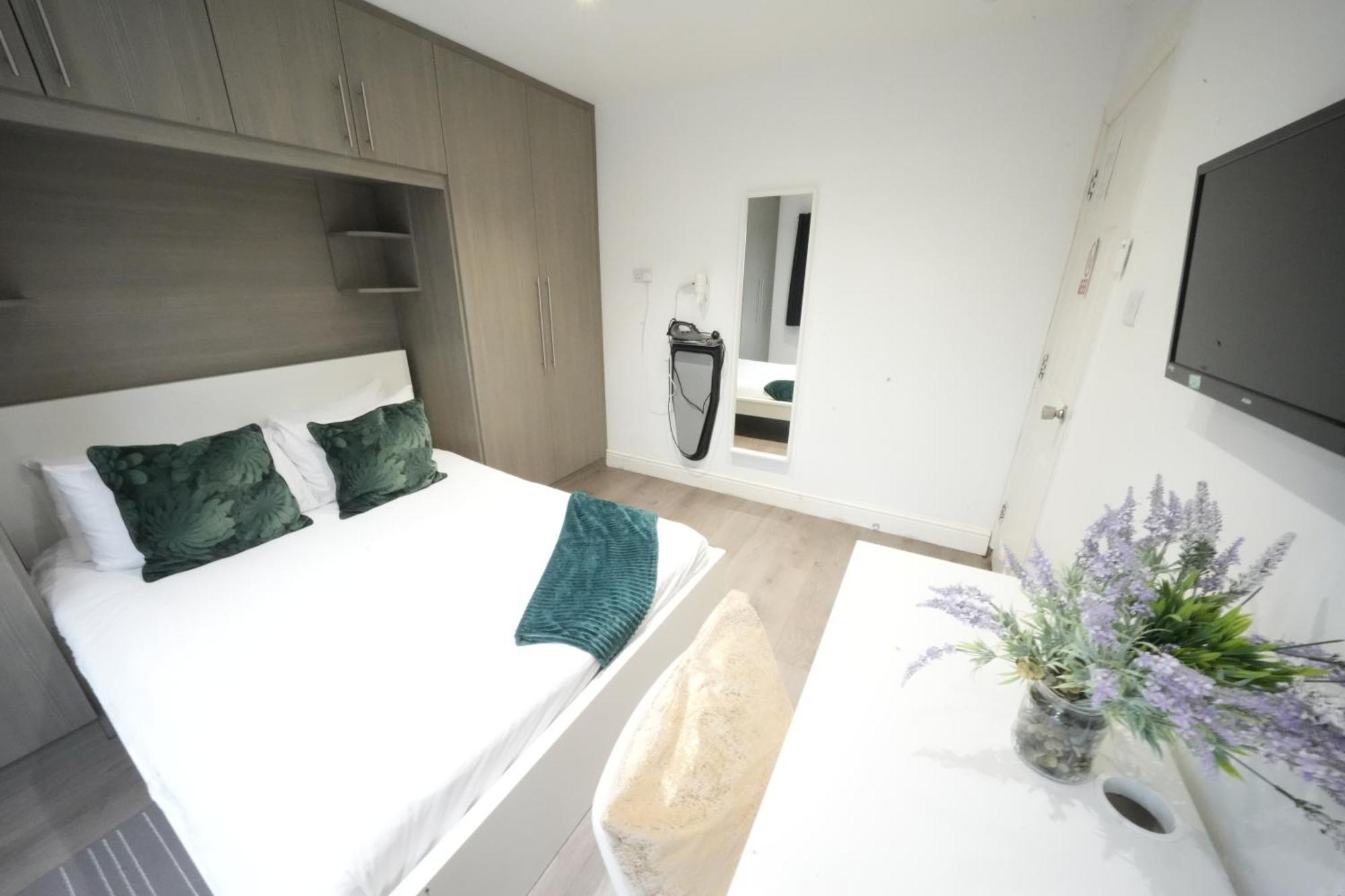 Grand Airport Ensuites هارموندسورث المظهر الخارجي الصورة