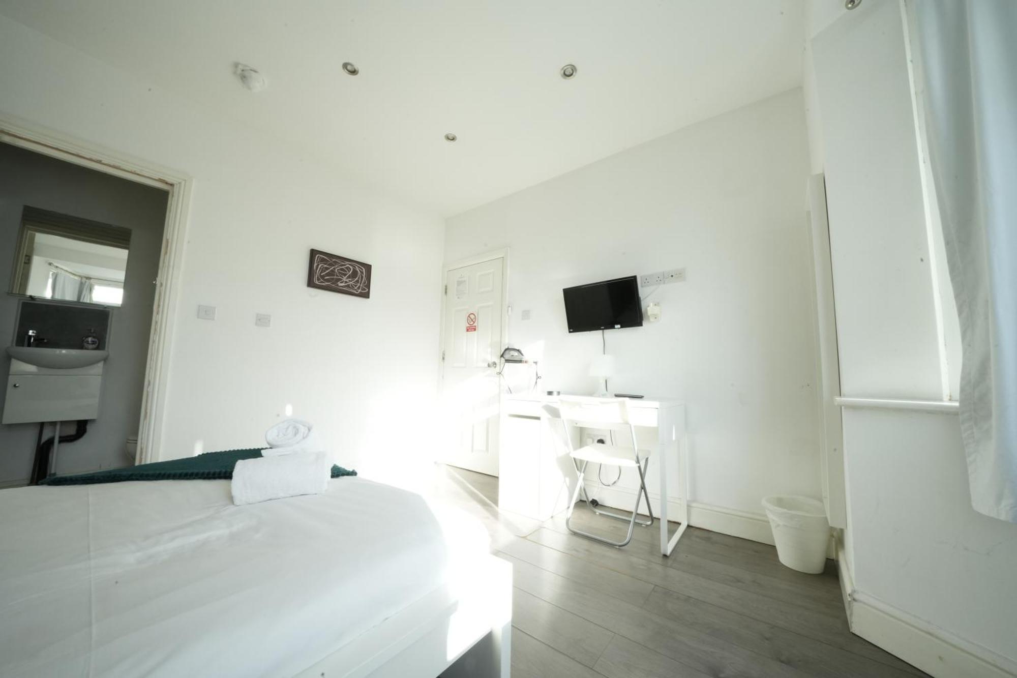 Grand Airport Ensuites هارموندسورث المظهر الخارجي الصورة